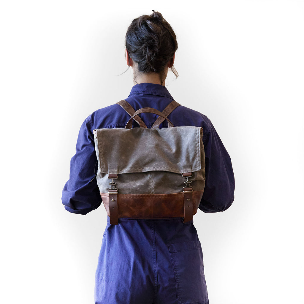 1909 size small in dark oak canvas and fuentes base