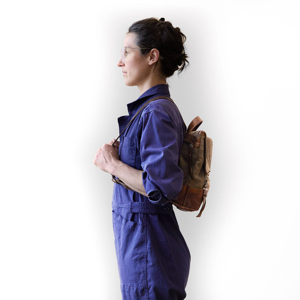 1909 size small in dark oak canvas and fuentes base