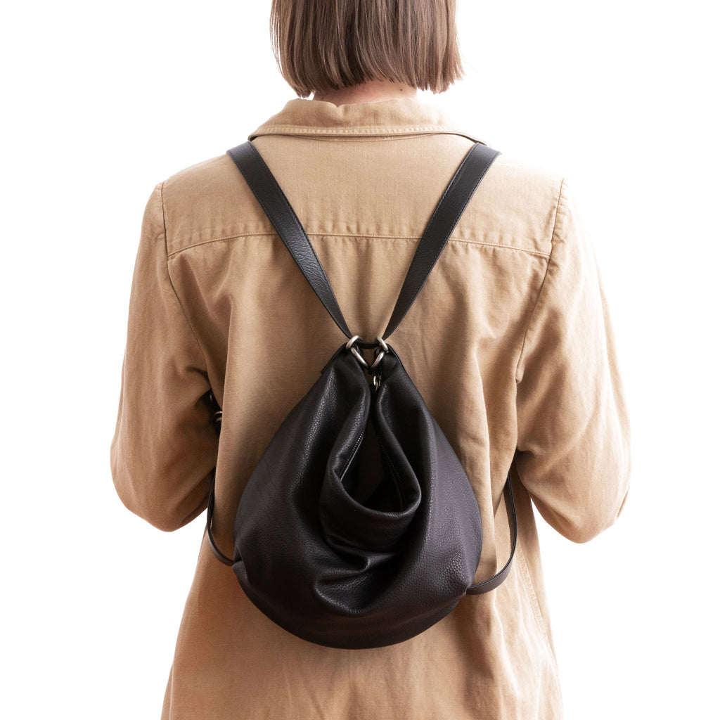 model shot of duffel size small in nero black worn as back pack