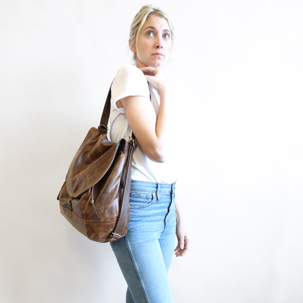 Side-front view of model carrying 1904 maxwell, size large, on shoulder.