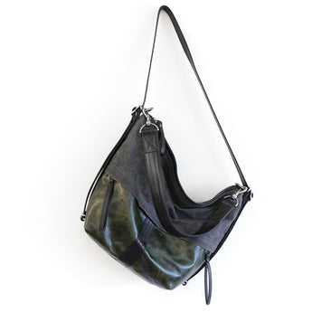 CDZ088 | Amanda | Canada | City Safari Double Zip - Medium