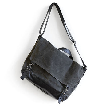 LBB011 | Amy | New York | 1909 Messenger Bag