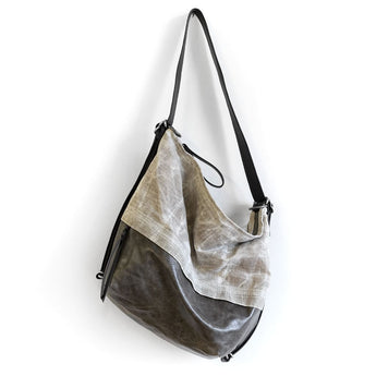 CSZ197 | Amy | Colorado | City Safari Single Zip - Medium