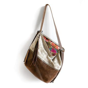 CSZ137 | Claire | Australia | City Safari Single Zip - Medium