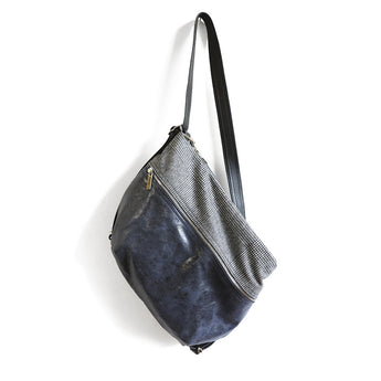 DFL402 | Daisy | Malaysia | Duffel - Medium
