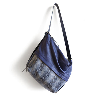 CSZ240 | Daisy | Malaysia | City Safari Single Zip - Medium