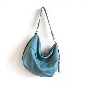 DFL042 | Elizabeth | Single Zip Duffel - Medium