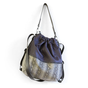 TRN176 | Jhia | Singapore | Train Pack Single Zip Hoop - Large