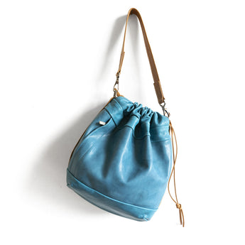 VZC070 | Laura | Maryland | Train Vertical Zip Satchel - Medium