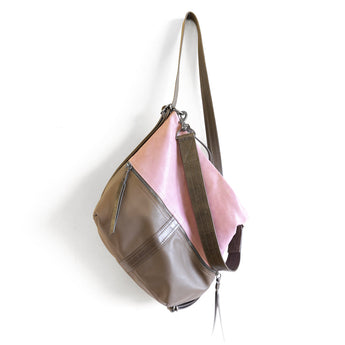 CDZ461 | Suzi | Canada | City Safari Double Zip - Medium
