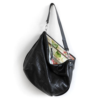 HBP042 | Tatyana | New York | Hobo Pack - Medium