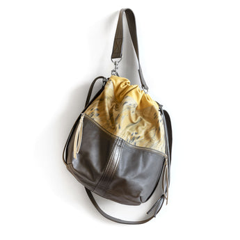 TRN126 | Trang | Canada | Train Pack Double Zip - Medium
