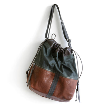 TRN109 | Trang | Canada | Train Pack Double Zip - Medium