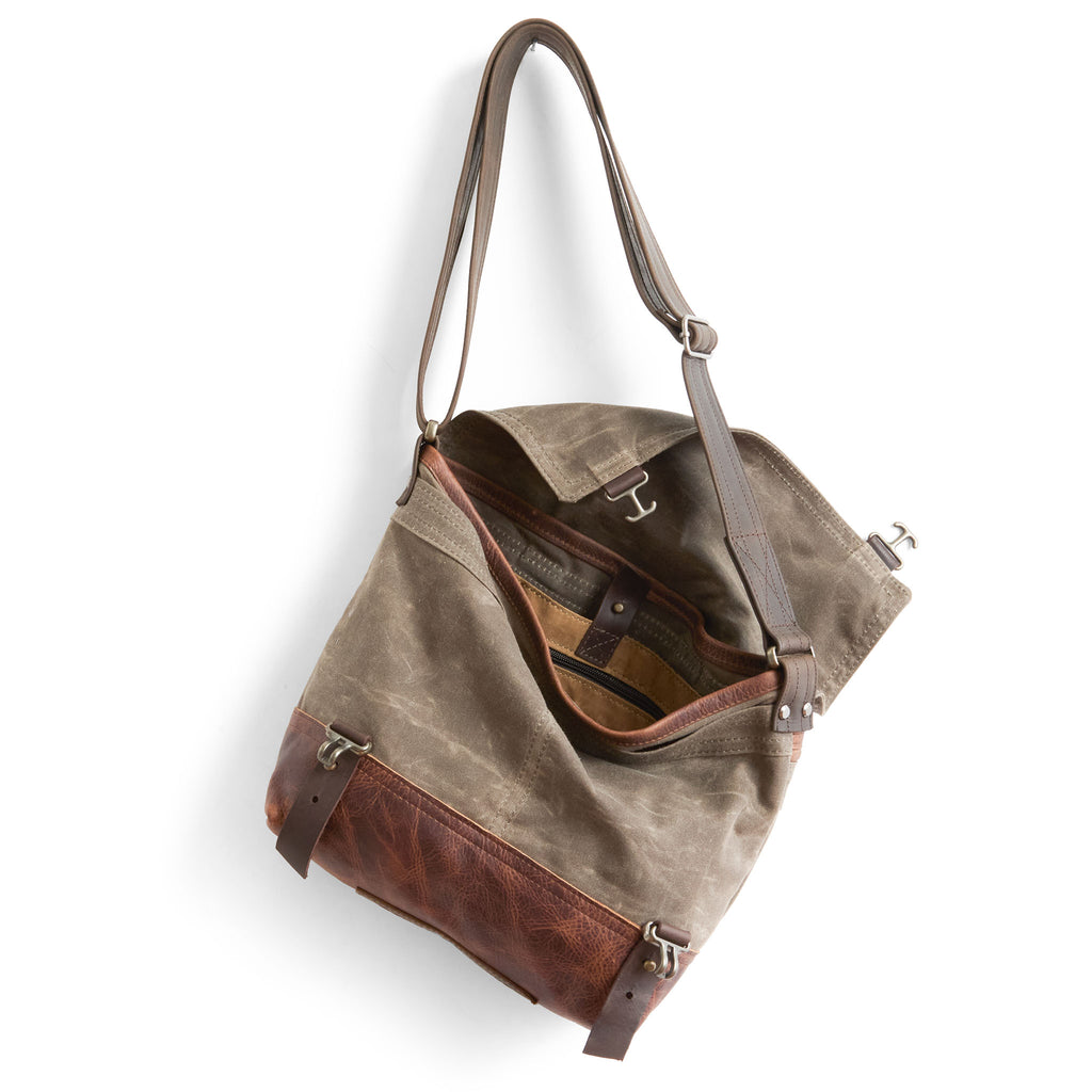 1909 small in dark oak canvas and fuentes base showcasing interior 