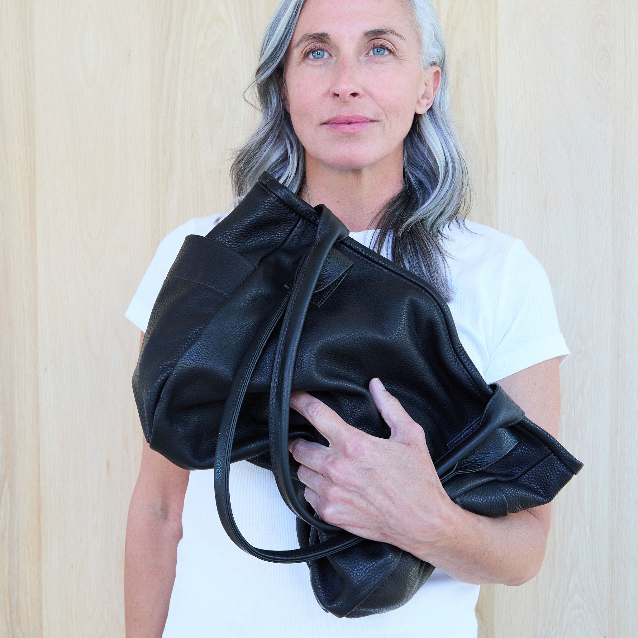 bucket tote in honed black