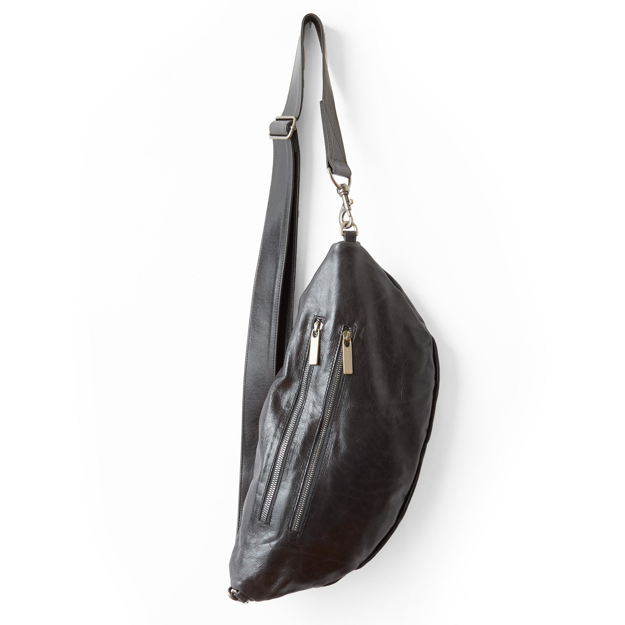 lissa in falcon, showcasing back zippered pockets