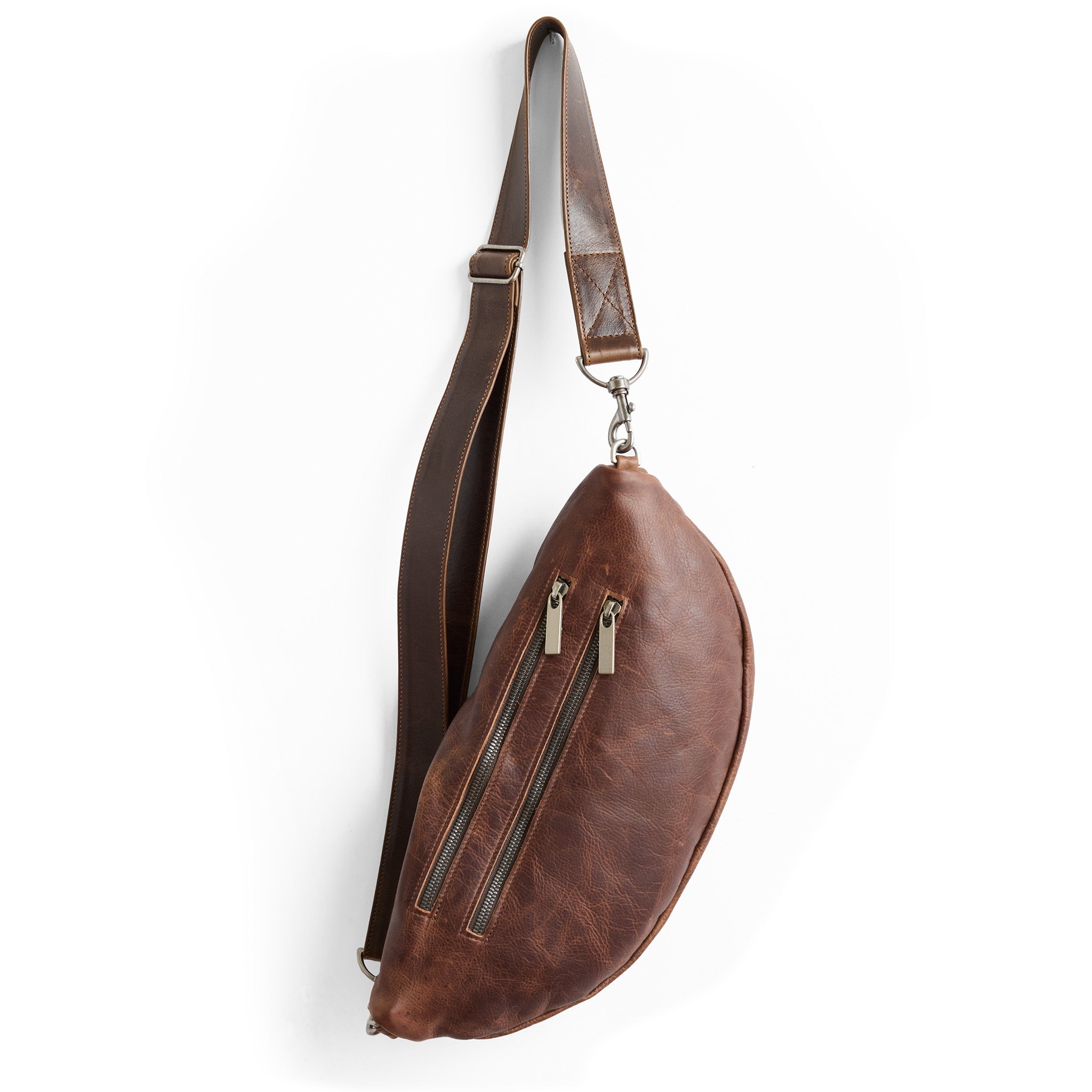 lissa in fuentes, showcasing back zippered pockets