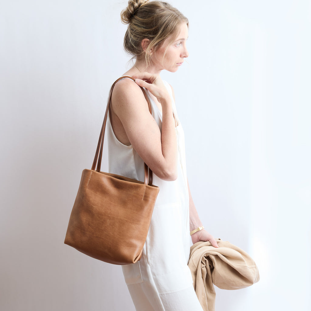 ballet tote in premium saddle