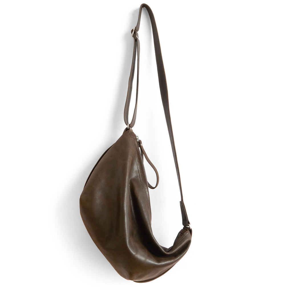 beau duffel in distressed espresso