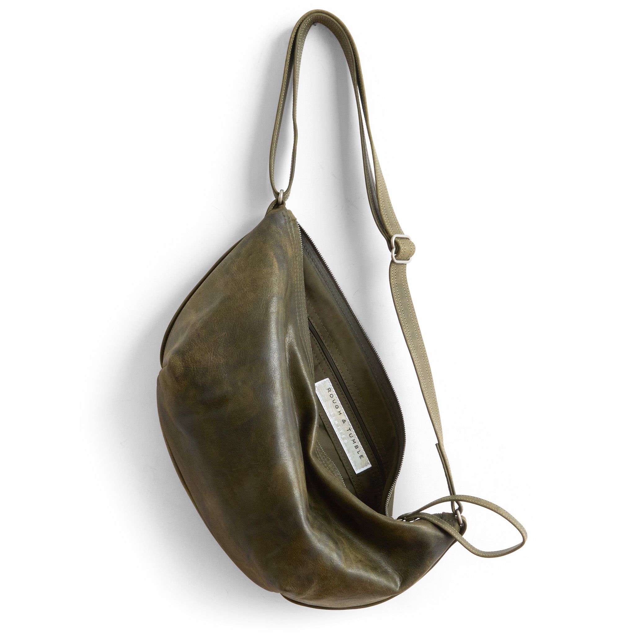 beau duffel in moss, showcasing interior kelp lining and zippered pocket
