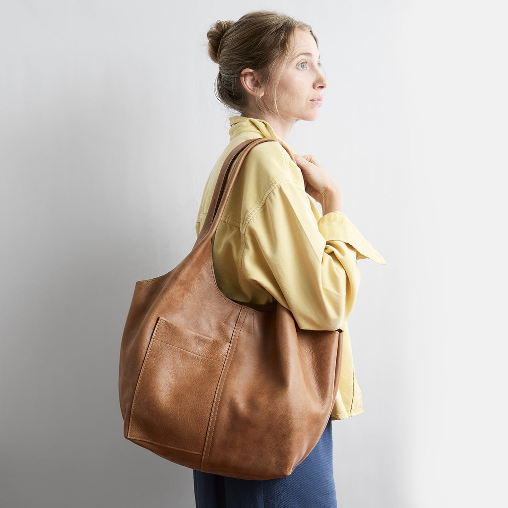 candid tote in premium saddle