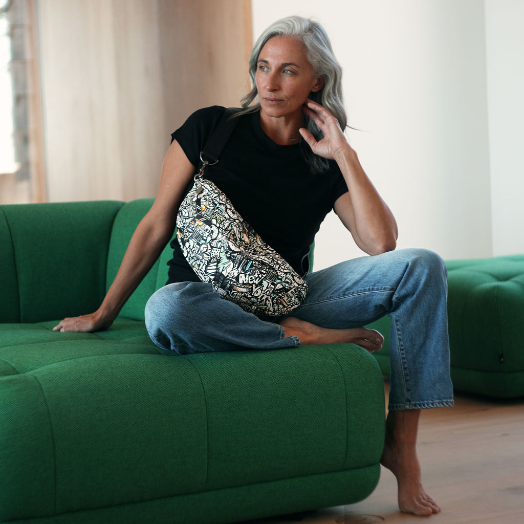 model wearing the lissa in NY graphic lamb 