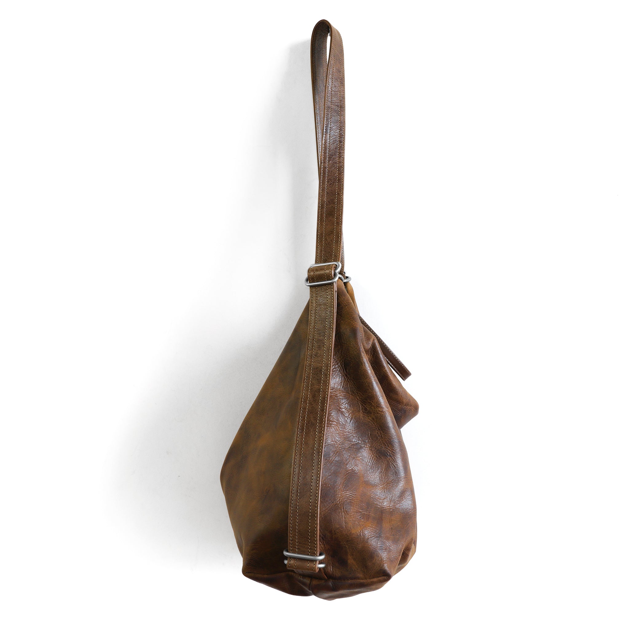 hobo pack original, size large shown, in rustic pecan with vintage brown strap, low-profile strap detail