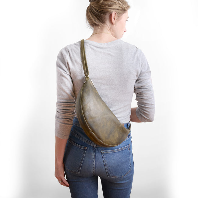 model / large / dark