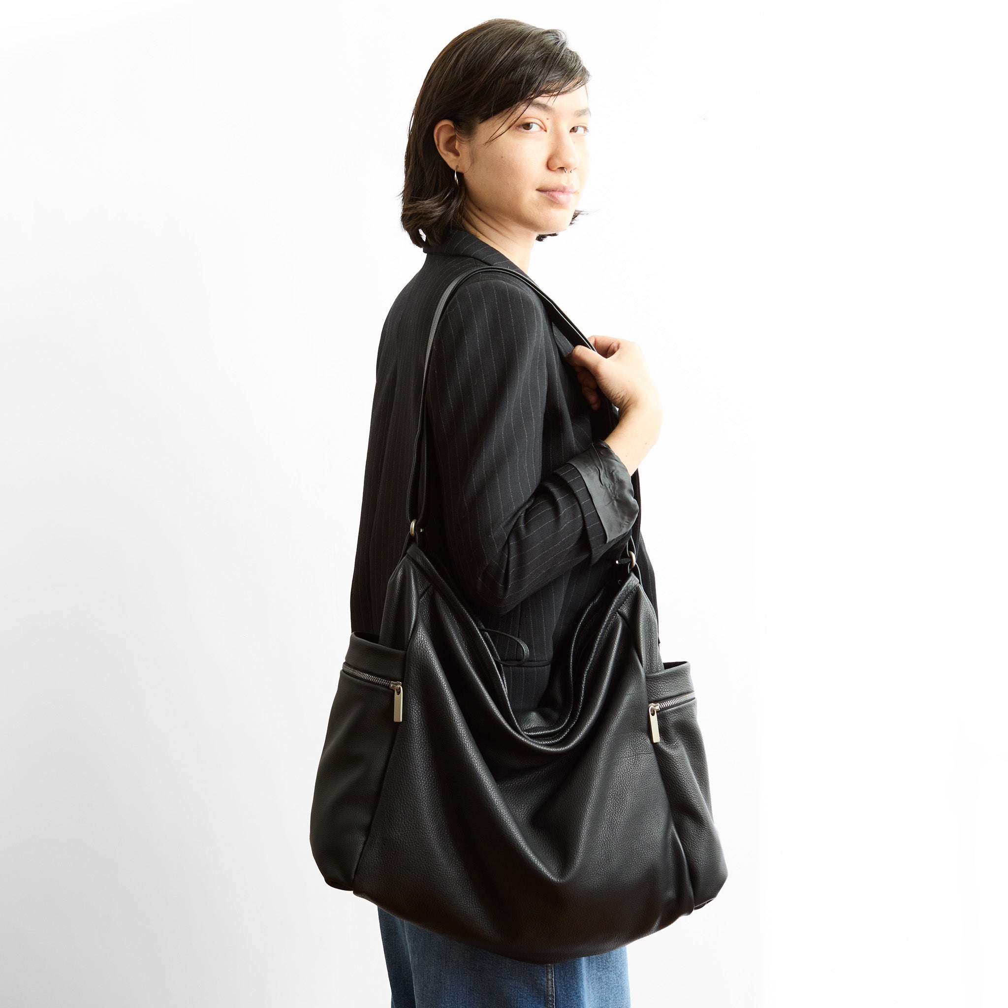 pillow weekender in nero
