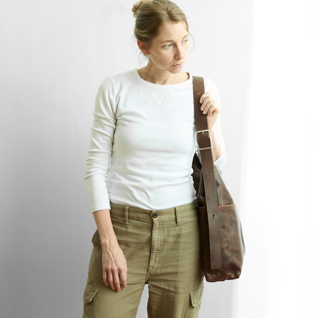 model with XL central lotus in bourbon 