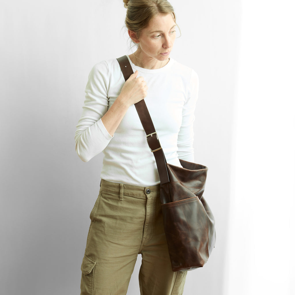 model with XL central lotus in bourbon 