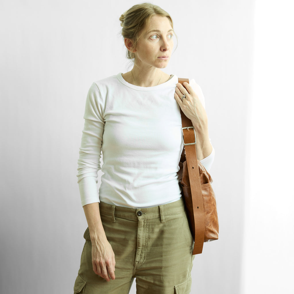 model with small light saddle central lotus 