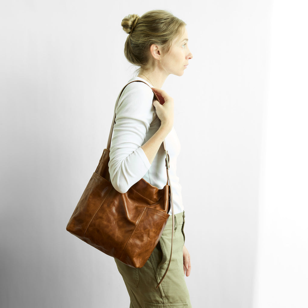 model with small light saddle central lotus 