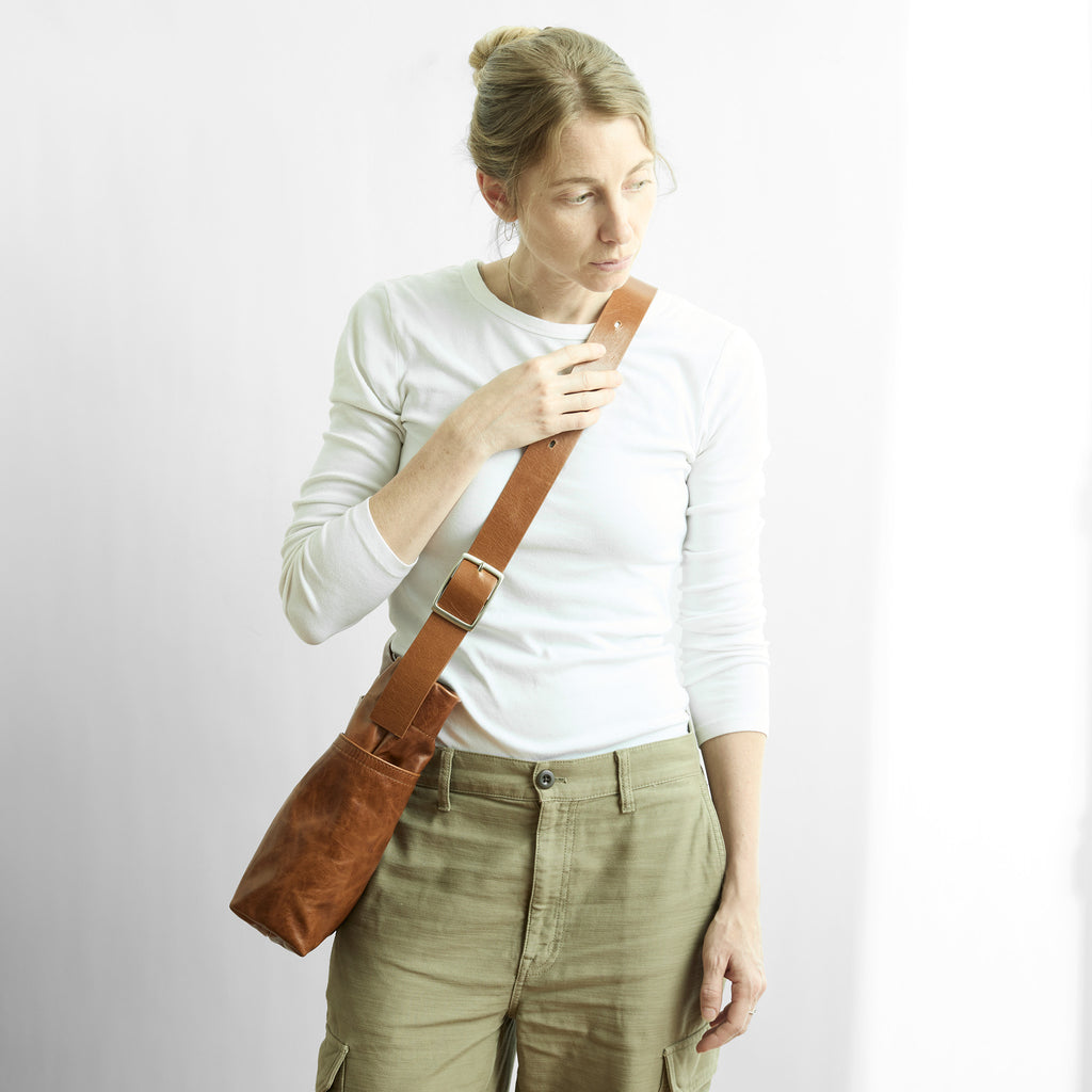 model with small light saddle central lotus 