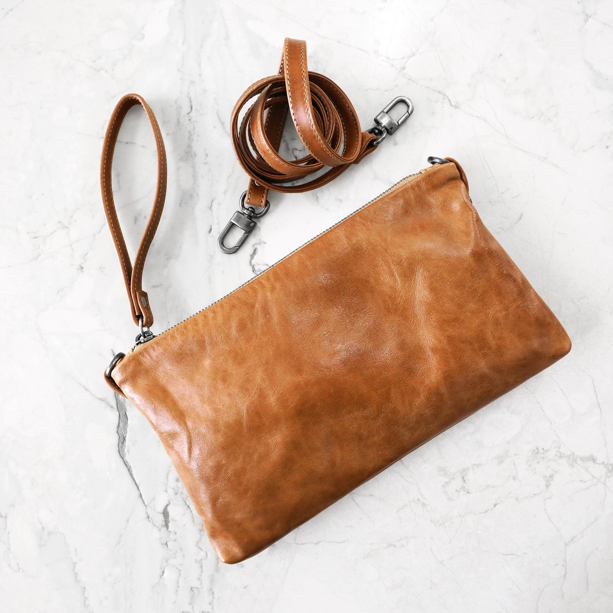 pinched bottom traveler small in light saddle