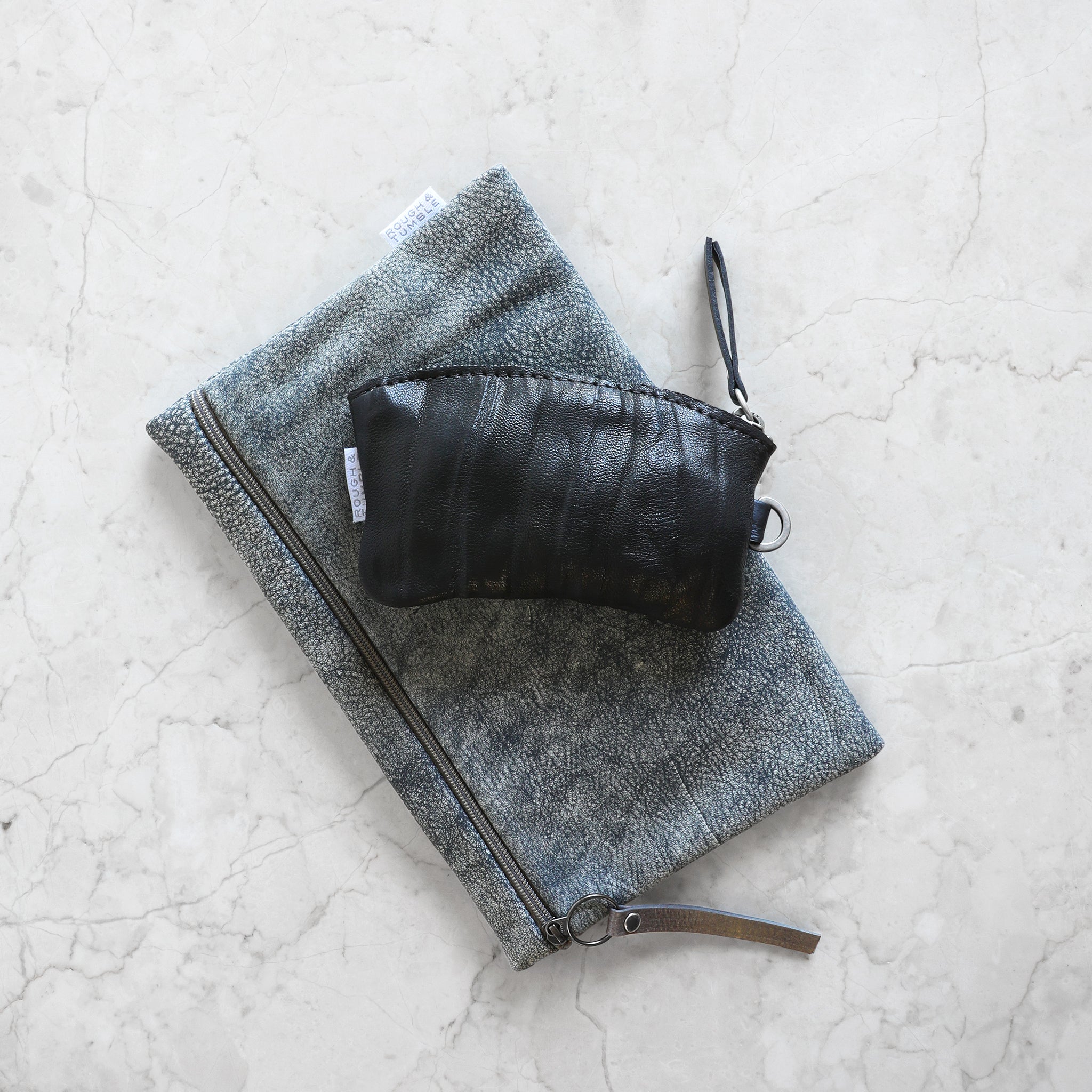 token in milano black with slip case XL in elephant and wolf