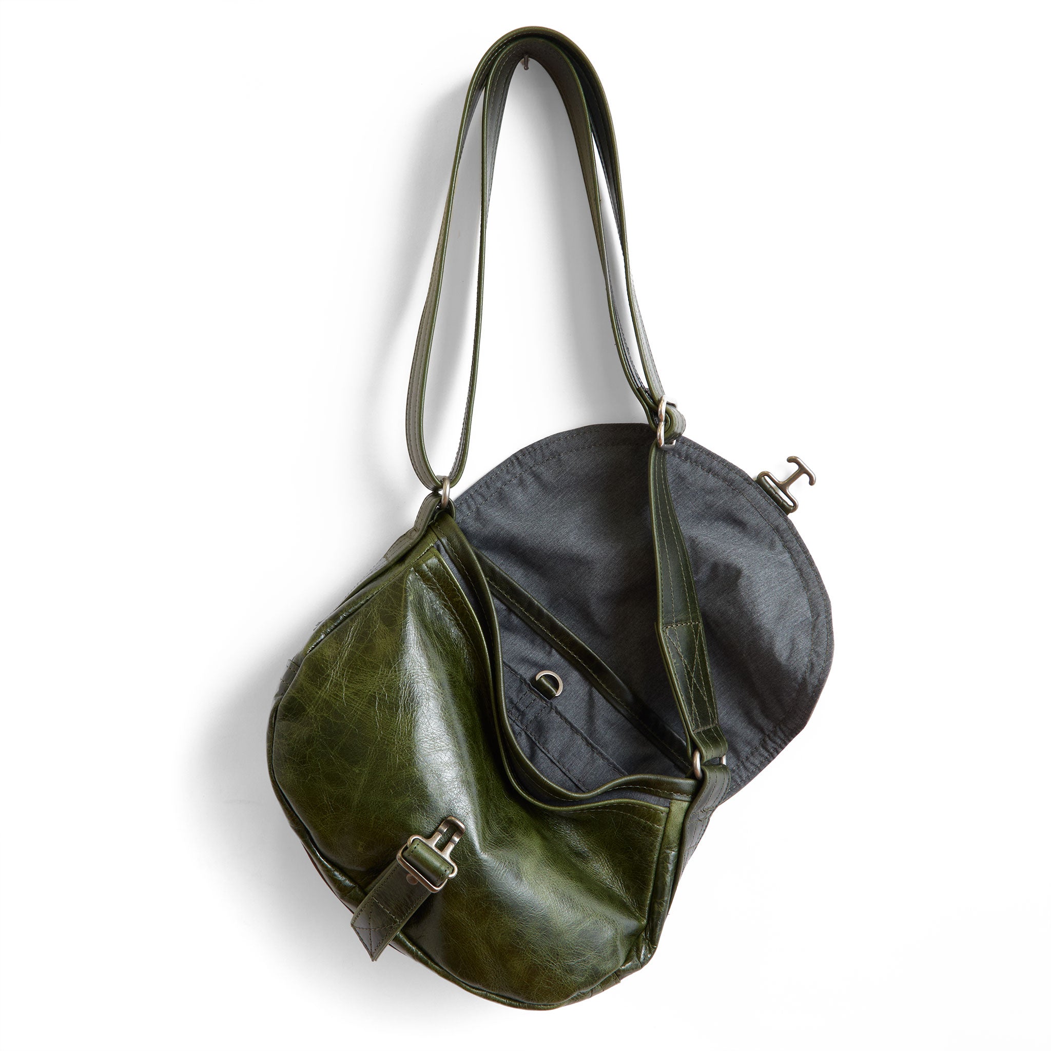 1903 E+W size small in pine, showcasing interior grey chambray lining