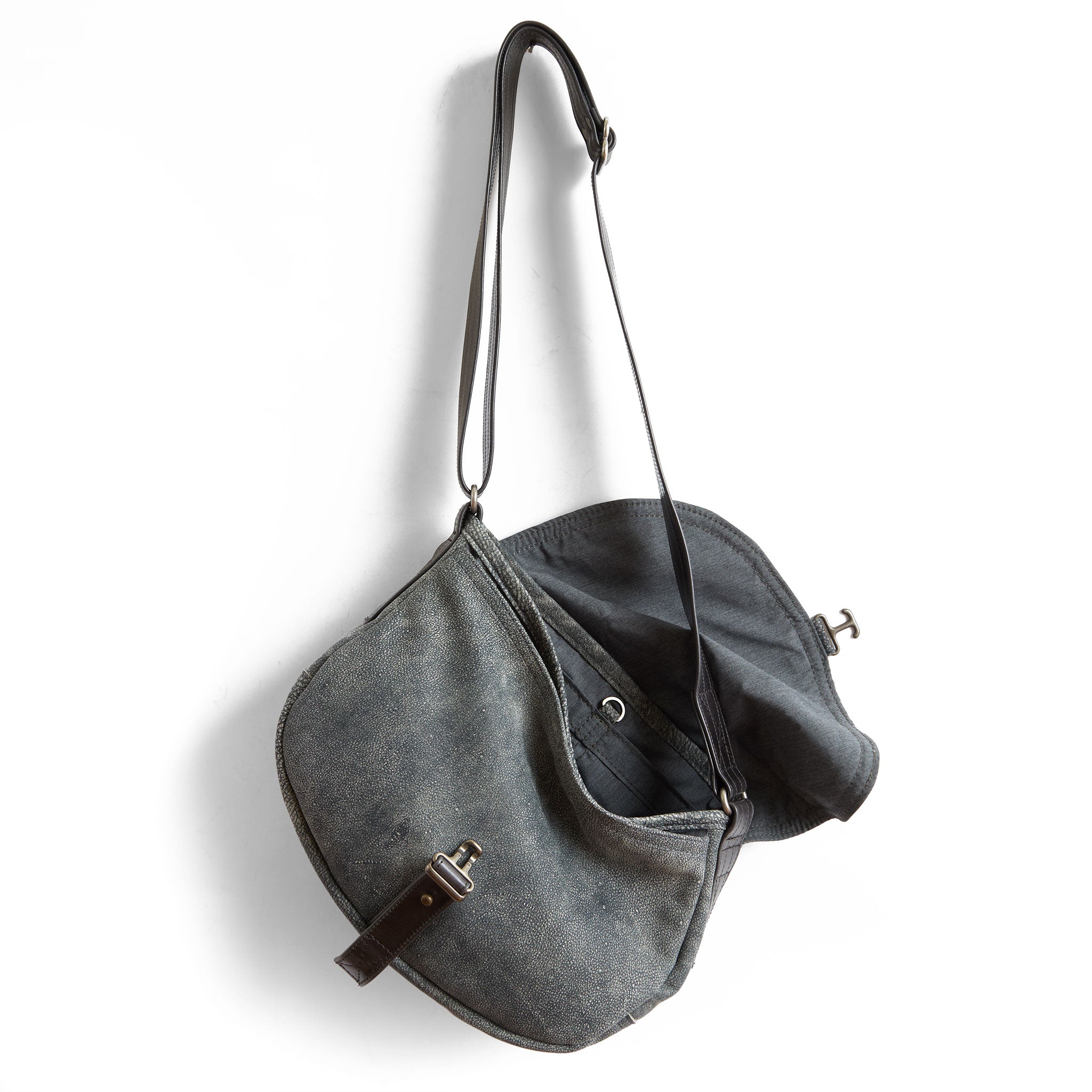 1903 E+W in elephant ear, showcasing interior grey chambray lining