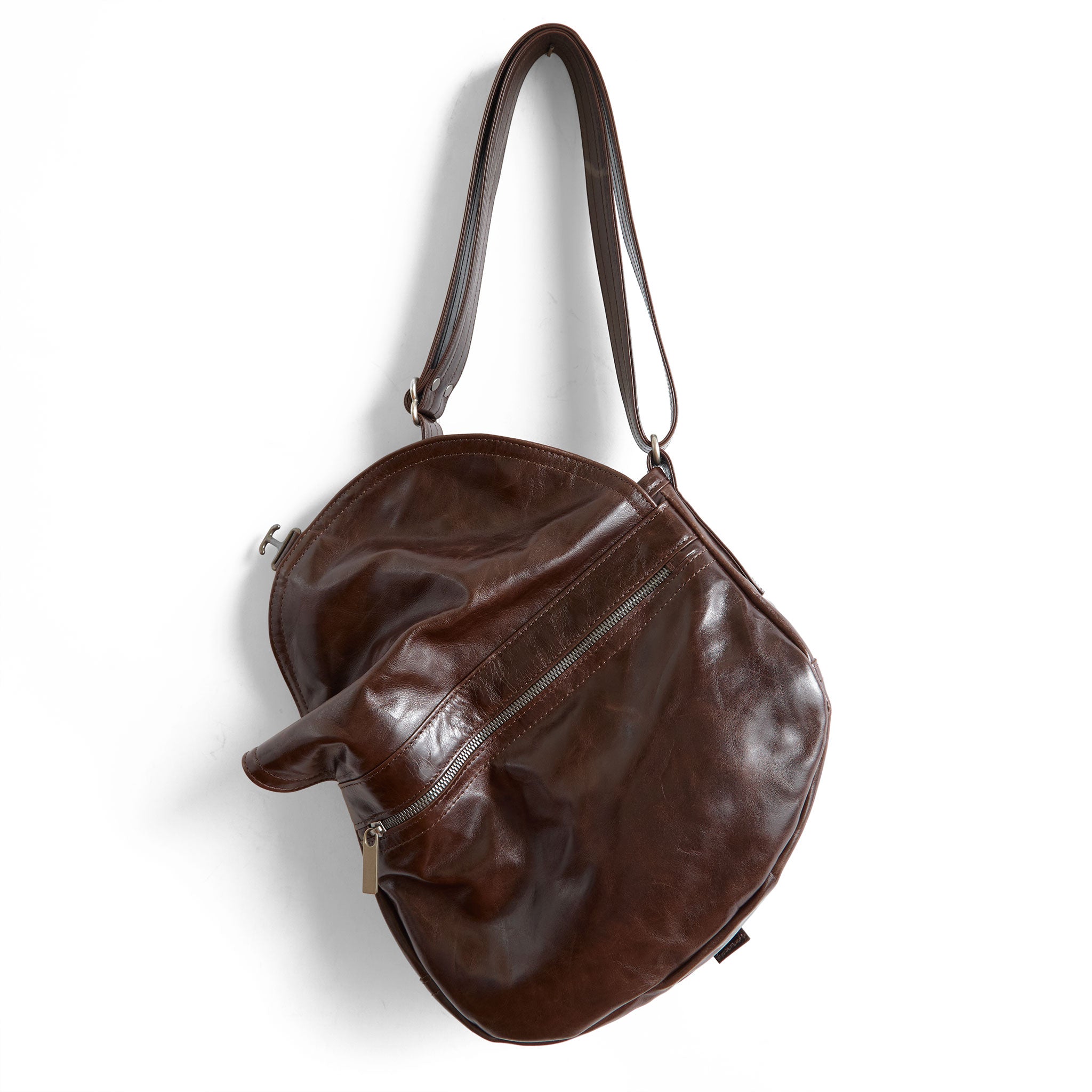 1903 E+W size medium in mahogany, showcasing back zippered pocket