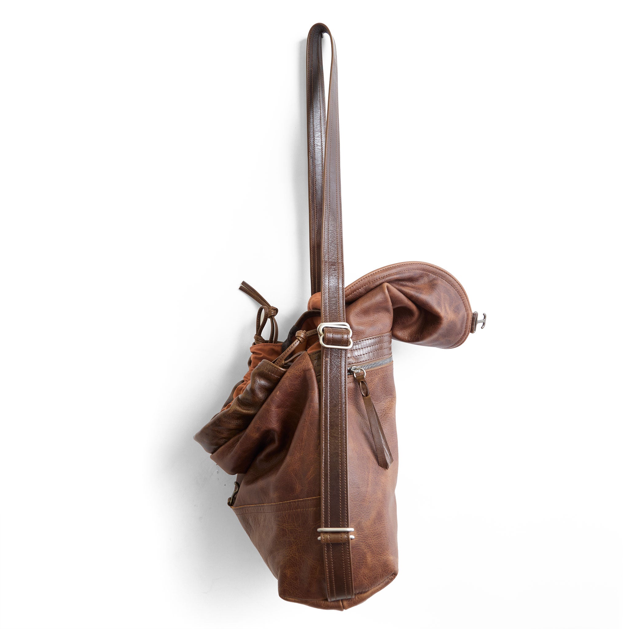 side view of 1904 pack size medium in fuentes.