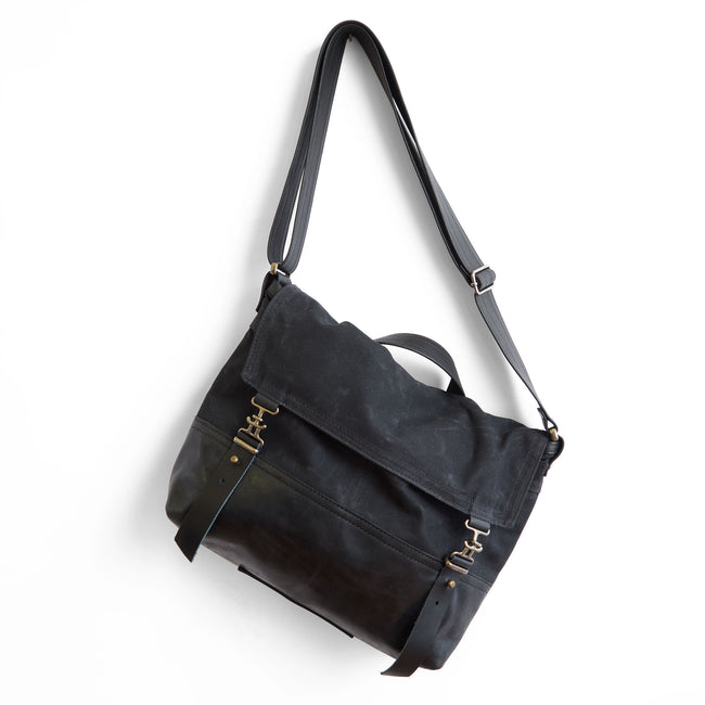 black waxed canvas + tumbled black | 1909 medium in black waxed canvas