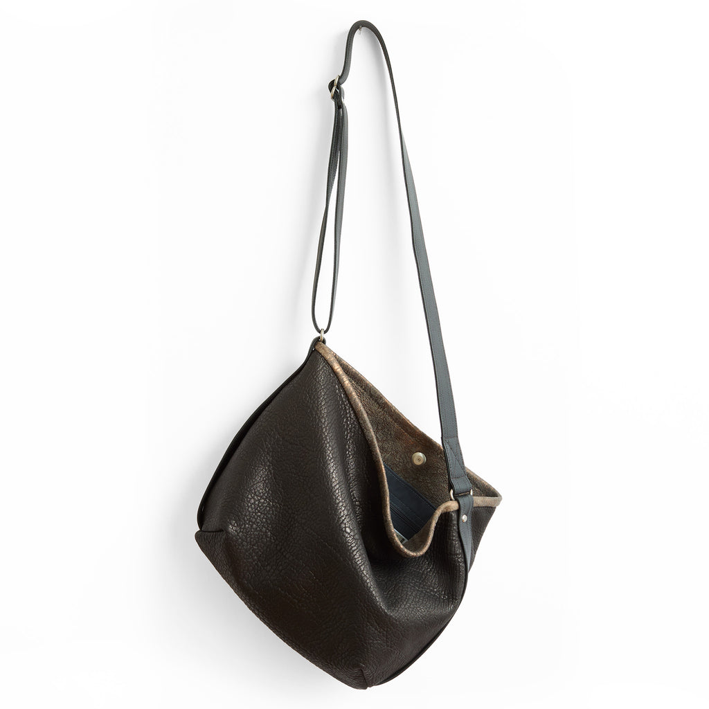 boho e+w in black pebble lamb