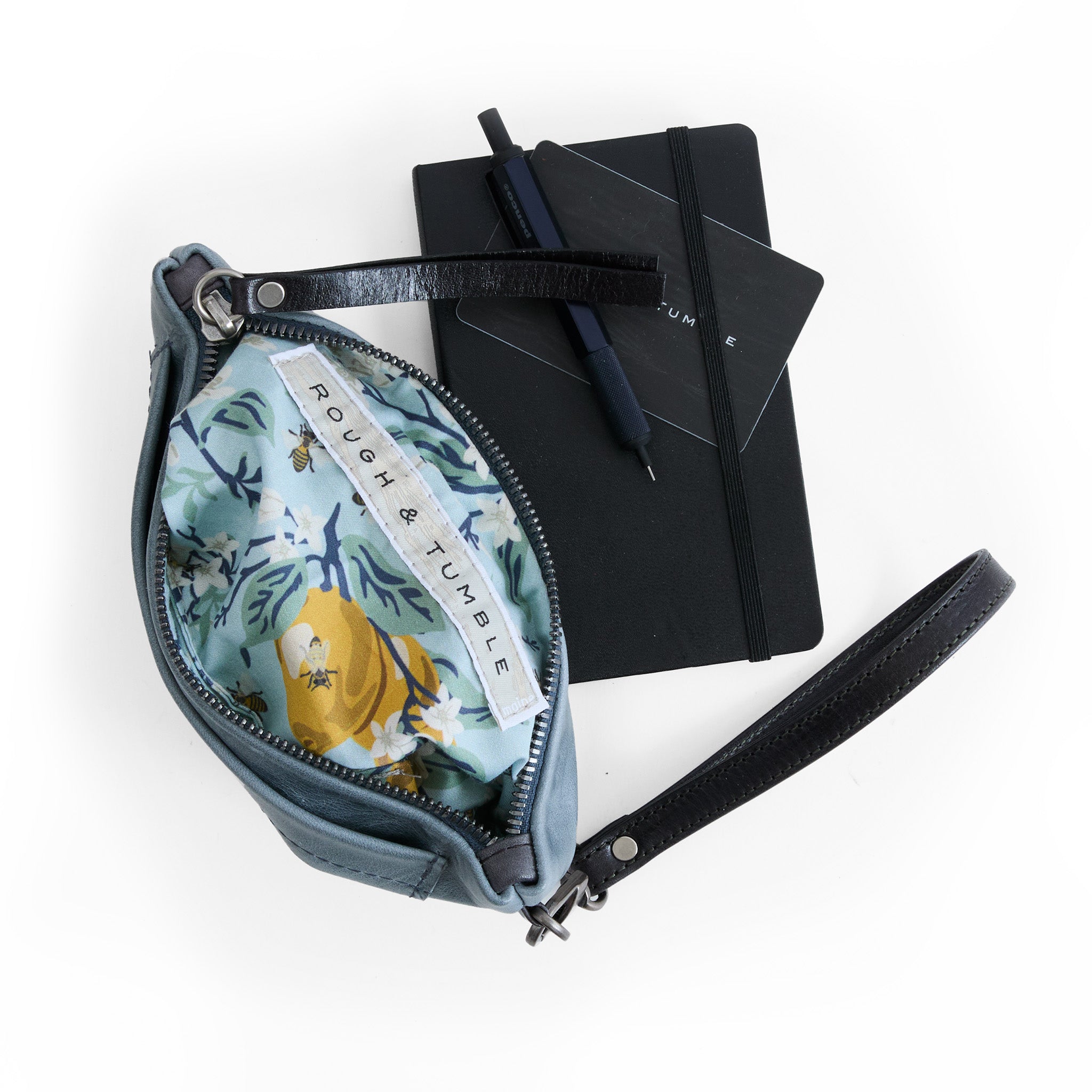 bon bon in cassat, showcasing lemon & bees lining