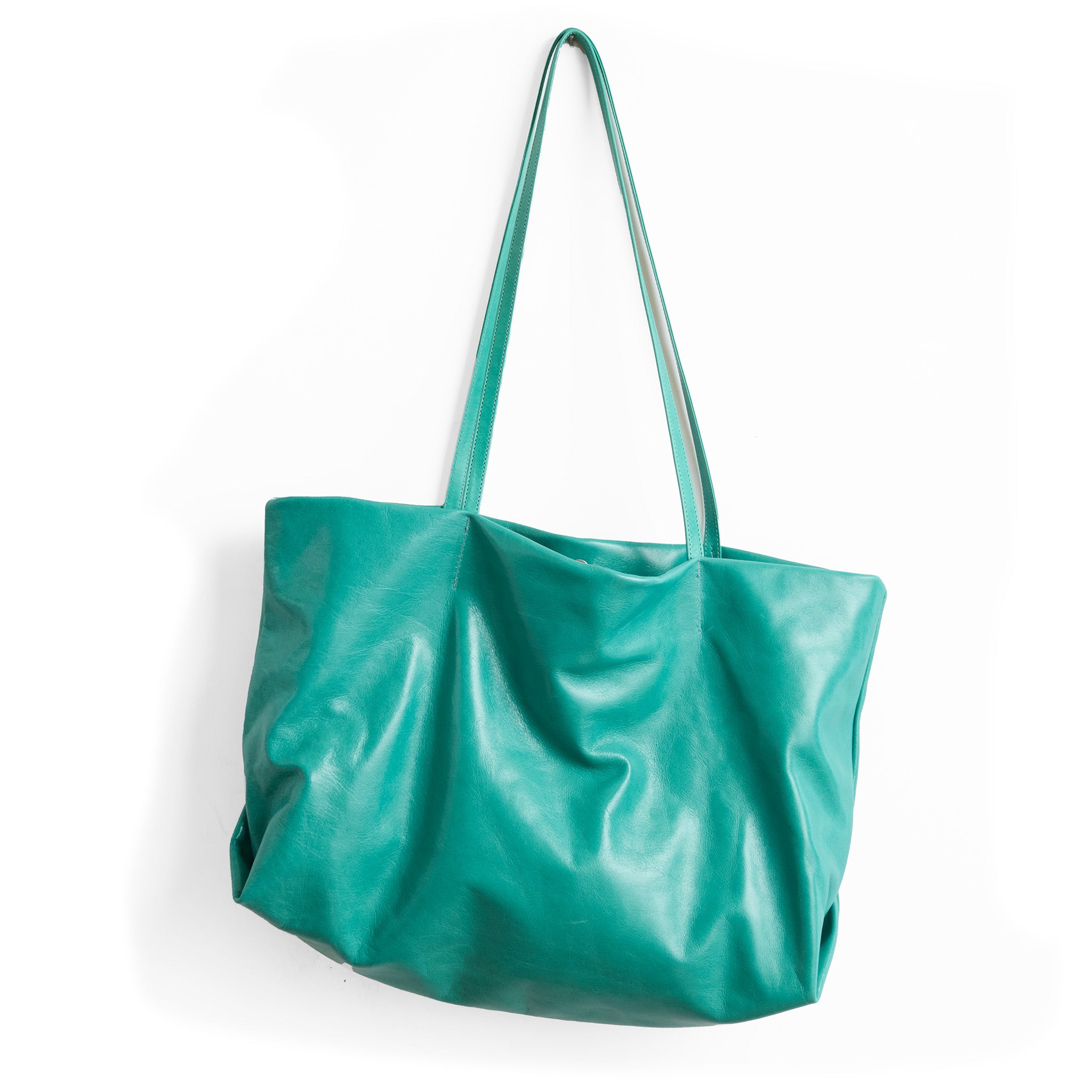 brooklyn tote in pool