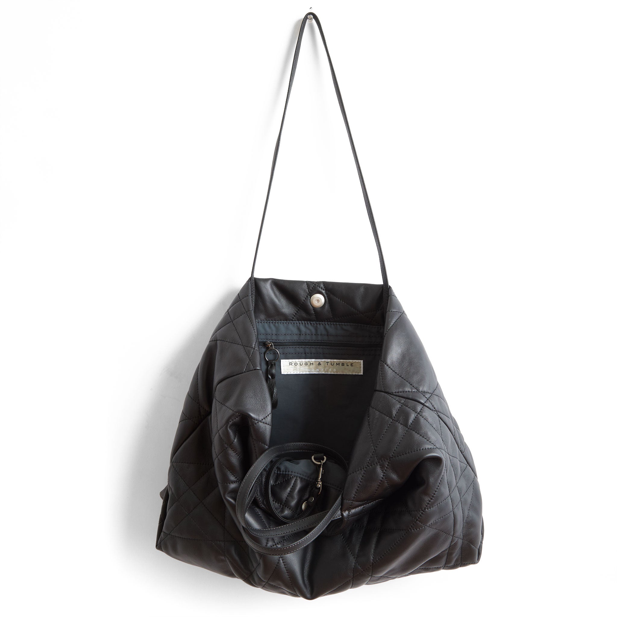 brooklyn tote in quilted pashi black, showcasing core grey lining