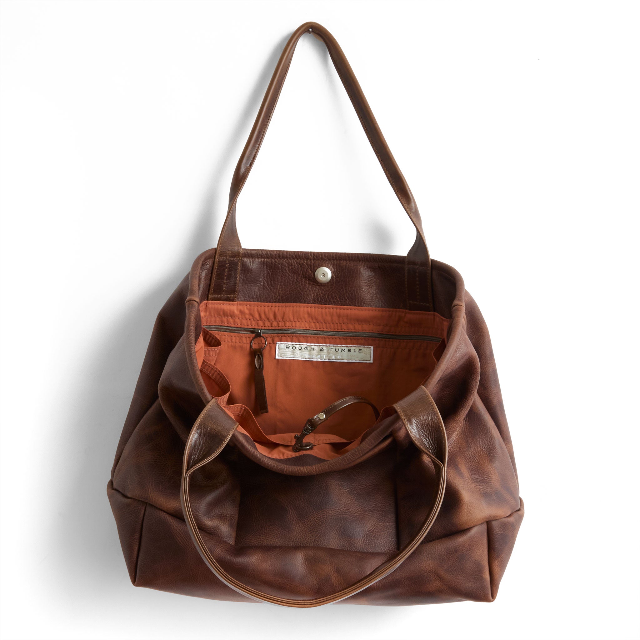 cape asher in fuentes, showcasing interior cider lining and zippered pocket