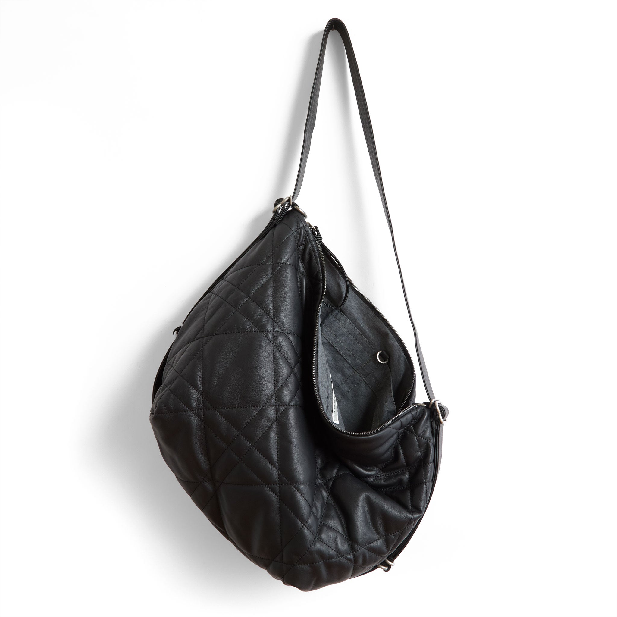 duffel size large in quilted pashi black, showcasing interior grey chambray lining and open pockets