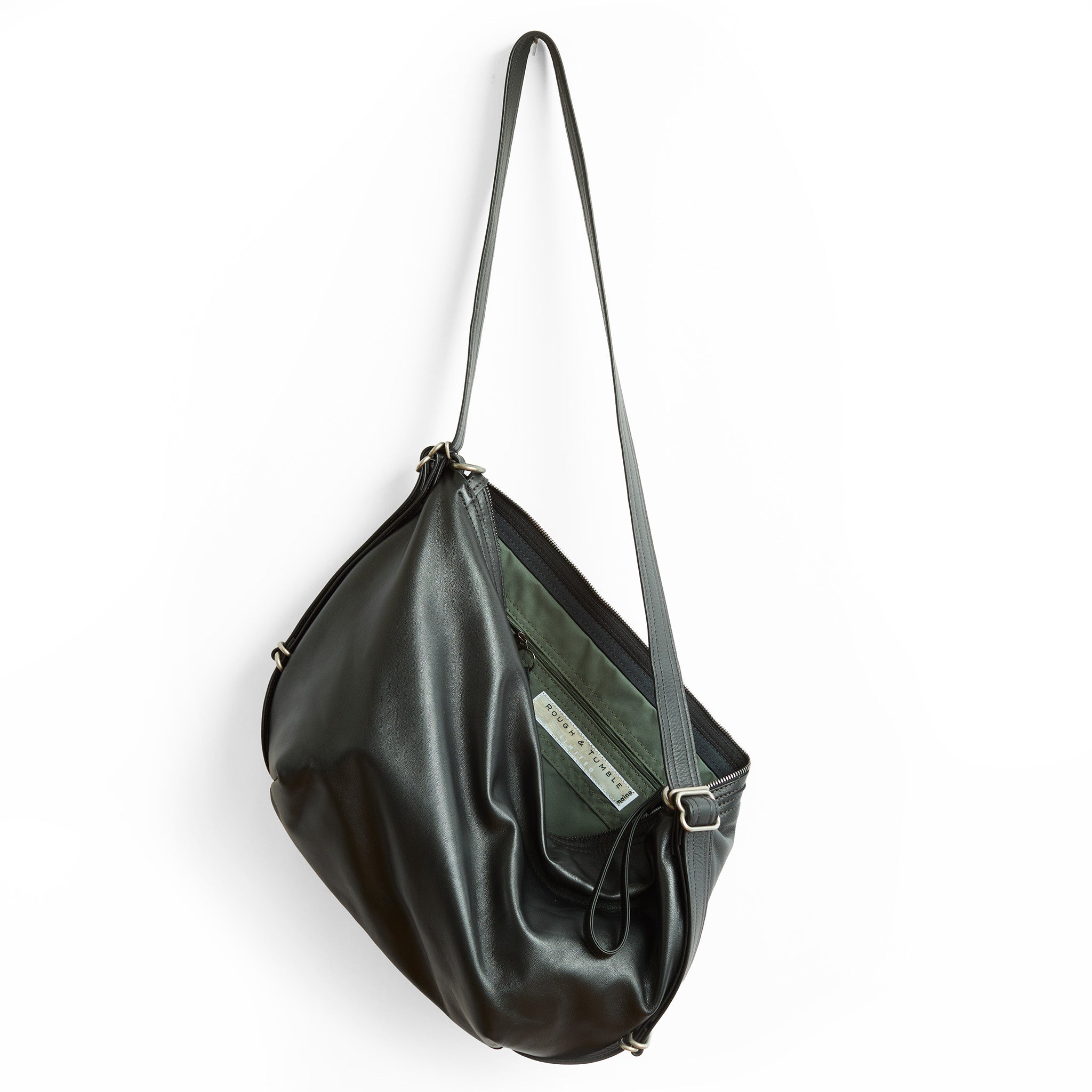 medium duffel in plonge black