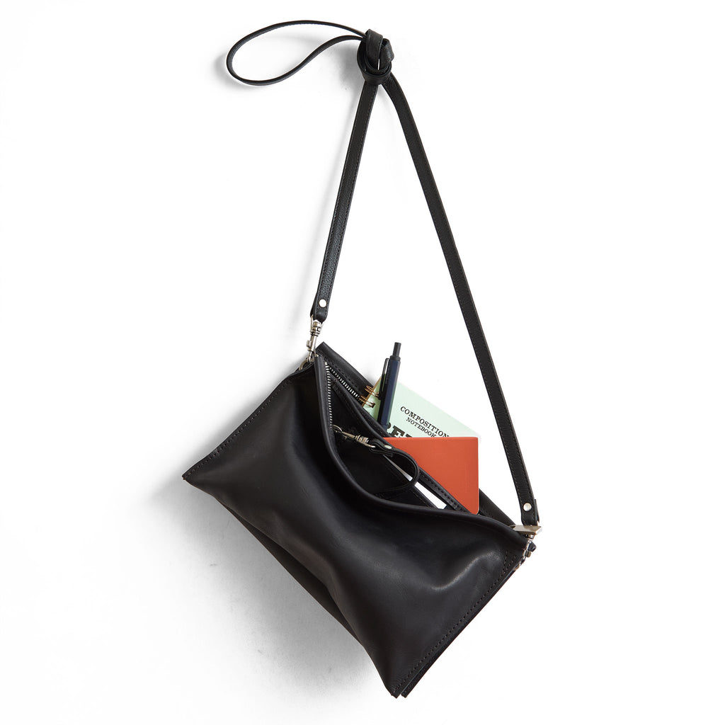 EDC medium in pure black 
