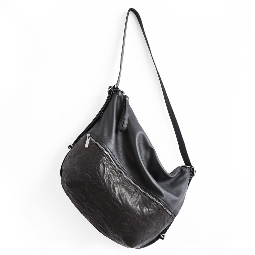 large city single zip in plonge black with moto black base